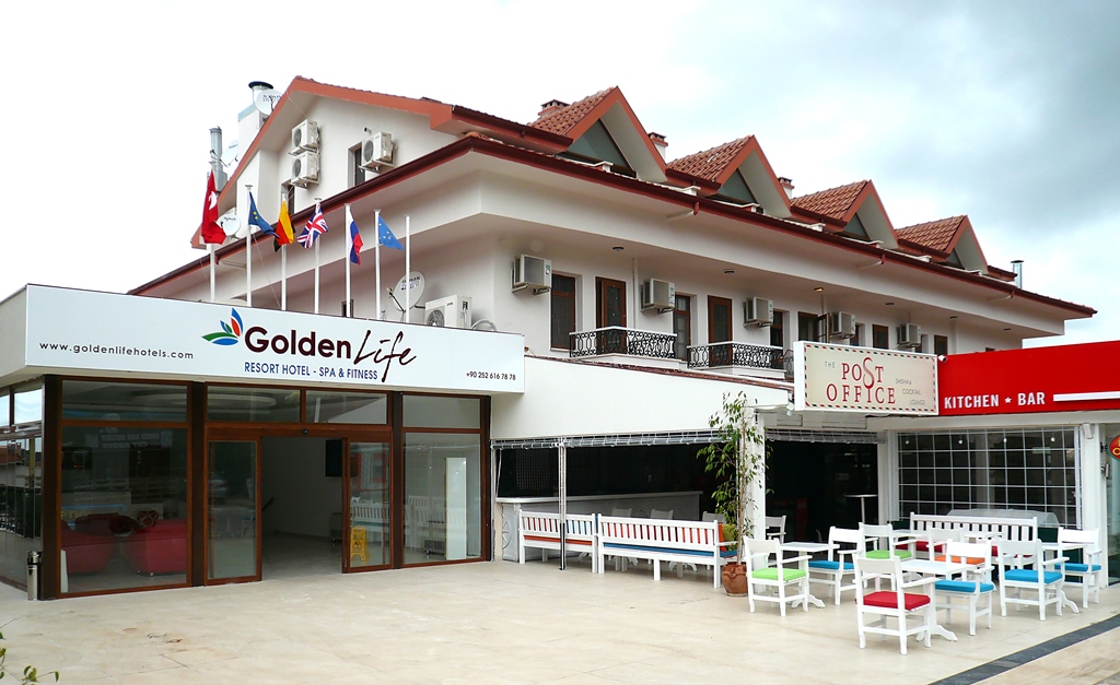 Golden Life Blue & Green Hotel